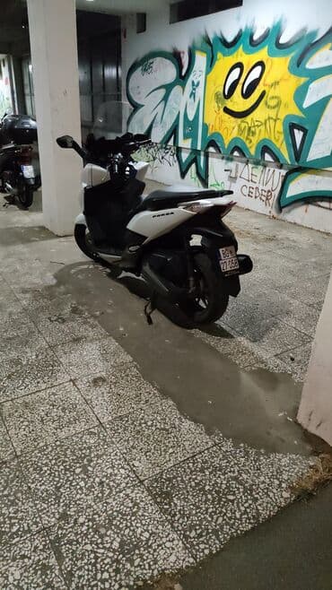 Motocikli i skuteri: Honda Forza skuter,registrovan do jula 2026godine, prepoznatljiv po — 3