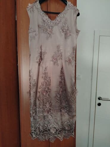 zara haljine nova kolekcija: Elegantna svečana haljina bez rukava u puderasto‑bež nijansi. - Kroj — 1