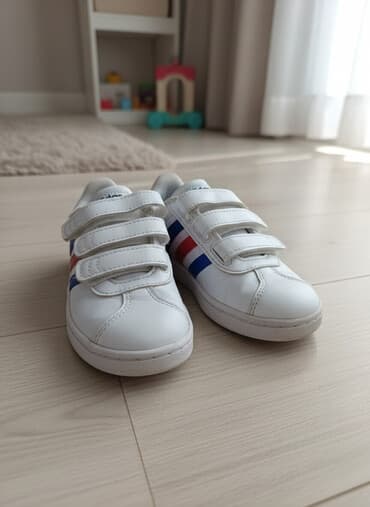 kopačke za veštačku travu: Adidas, Veličina - 28 — 1