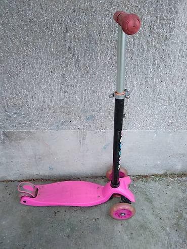 Trotinet Scooter II sa cetiri tocka – dva napred i dva
