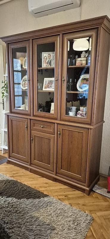 stilski nameštaj prodaja: Dvodelna vitrina iz KENT kolekcije u fantasticnom stanju Frontovi — 3