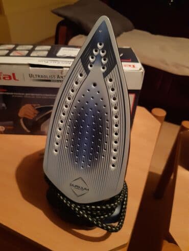 mala pegla: Tefal Ultragliss Anti-Calc Plus parna pegla Mana oštećena je na vrhu — 3