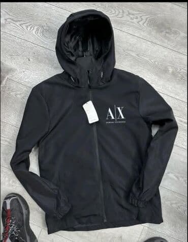 nike m: Muška crna softshell jakna sa kapuljačom - Model: sportsko‑casual — 4