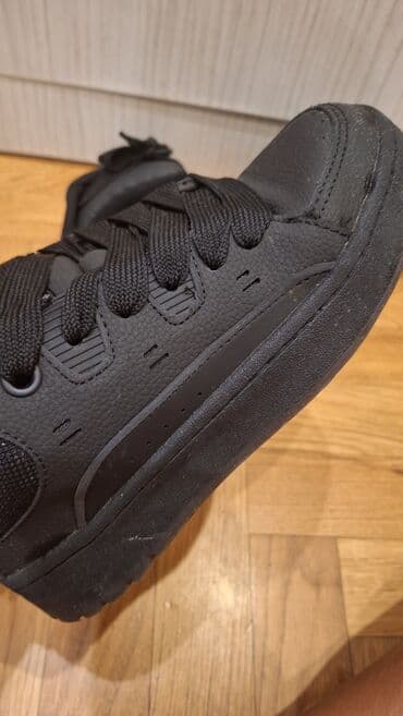 nit haljine: Patike Zara ;1 par =3000 dinara;brojevi 34 i 36.Crne boje — 5