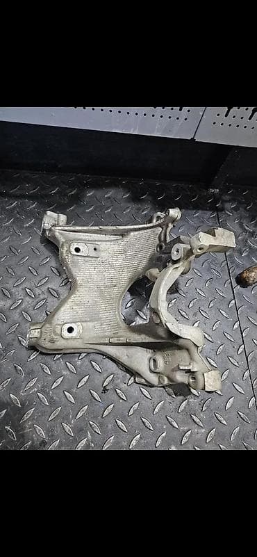 bas ovaj: AUDI A4 B9 0 ALU NOSAC MOTORA 8W0399295E | Vw audi delovi ALTINA — 3