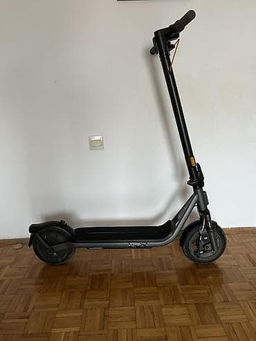 Sport i razonoda: Trotinet je presao 467km  Domet: 25km  Max brzina: 25km/h  Prednji i — 3