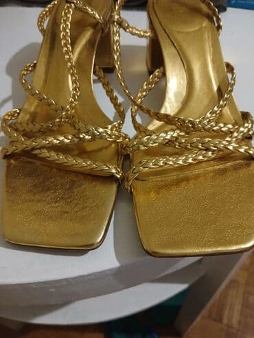 kais za jaknu: Sandals, Zara, 39 — 4