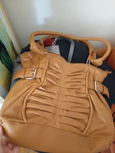 h m torbe: Chloé — 19