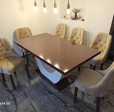 okrugli sto i stolice: Trpezarijski set – moderan sto sa postoljem u obliku polumeseca i šest — 2