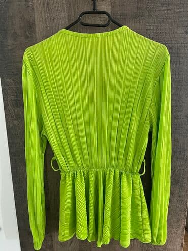 Women's Clothing: Vrlo efektna, strukirana zelena bluza sa pojasom. Prijatan i mekan — 5