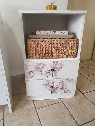 Sectional sofas: Dekorativna drvena škrinja/komoda sa poklopcem u shabby chic stilu. - — 10