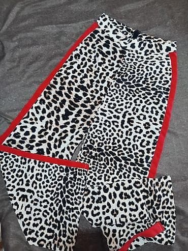 men: Ženske pantalone sa animal printom (leopard) i crvenim bočnim trakama — 1