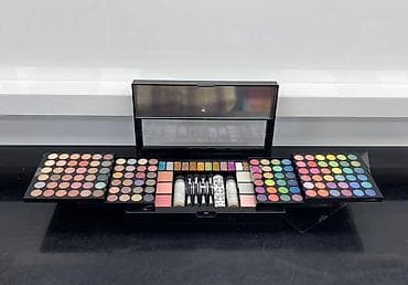 silikonski koferi: Profesionalna paleta šminke u obliku kofera. Sadržaj kompleta: Set — 5