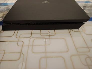 playstation prodaja: PS4 + 10 IGRICA PS4, ocuvan + contoler uz 10 igrica: -Batman return — 3