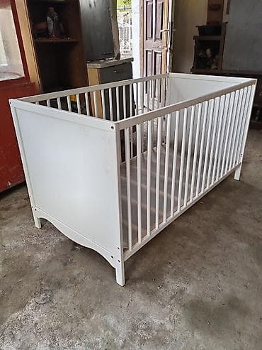 forma ideale ormari za decu: Bebi krevetac, bela boja - Materijal: masiv/drvo i MDF, lakirano u — 3