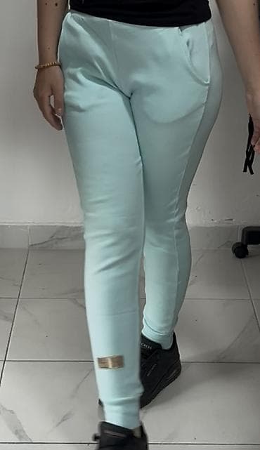 konture u stiku: 06. Trenerka u veličinama S/M i L/XL
1800 dinara M — 5
