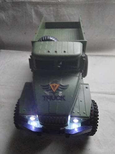 cupavi zec: Na daljinski kamion 27 mHz. 30 cm. dva motora pozadi,sa — 2