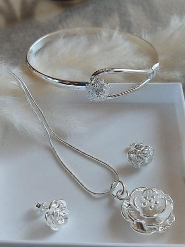 prsten sa cirkonima: Set nakita – žig 925 Elegantni srebrni set sa floralnim motivom — 4