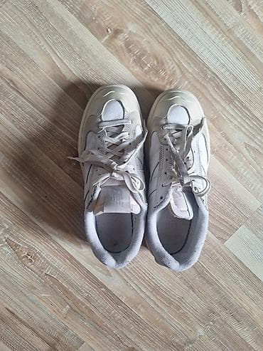 new balance patike bele: New balance bele patike, nosene 7-8 puta, ocuvane, 39.5 broj ali je — 4