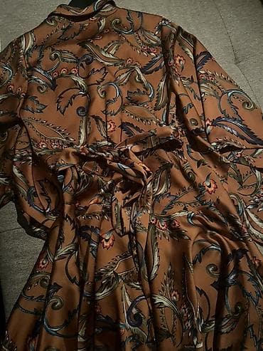 kompleti svecani: Svilena/atlas haljina na preklop s remenom u struku. Topla — 5