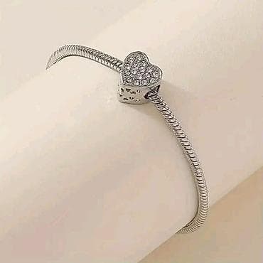 helanke sa slicem: Narukvica sa priveskom
Cena:2300 din 
💋 — 3