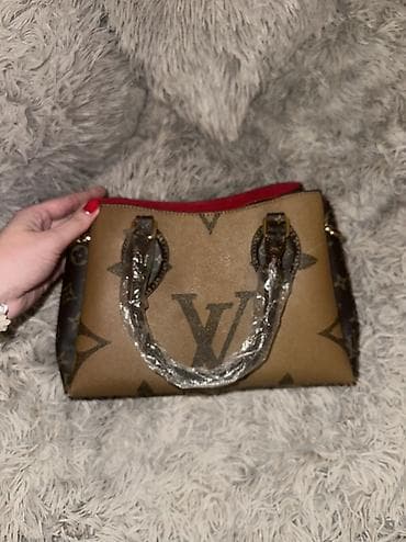 Torba sa monogram printom – model sa tri odvojena dela - Dizajn na lalafo.rs Torba sa monogram printom – model sa tri odvojena dela - Dizajn