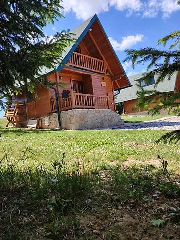 fiksna: Na prodaju turistički kompleks sa 5 brvnara različitih struktura — 10