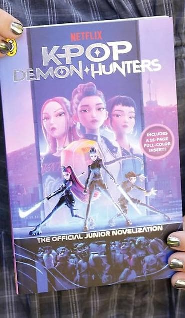 devojka sa bisernom mindjusom: Knjiga: K-POP Demon Hunters – The Official Deluxe Junior Novelization — 2