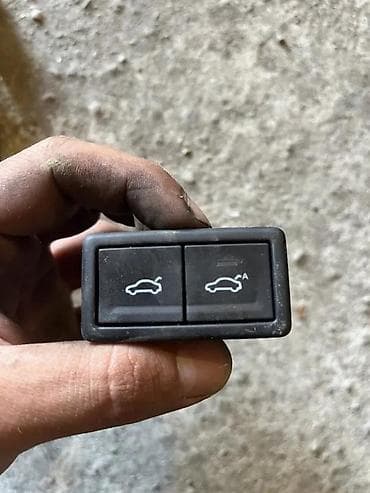 spaneri za vezivanje auta: TASTER PREKIDAC OTVARANJE ZATVARANJE GEPEKA TIGUAN 16-20 | audi — 1