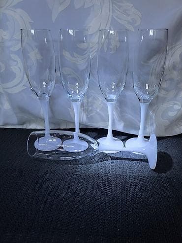 čaše za kuvano vino: Case,nove,vintaz za vino. Case za vino,sve na njima odsjaj od svetla — 5