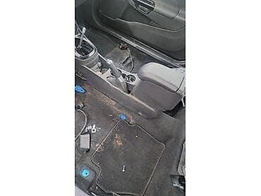 navoz za auto: NASLON ZA RUKU ZA FORD FIESTA OD 2013. DO 2017. GOD. | SMEDEREVSKA — 1