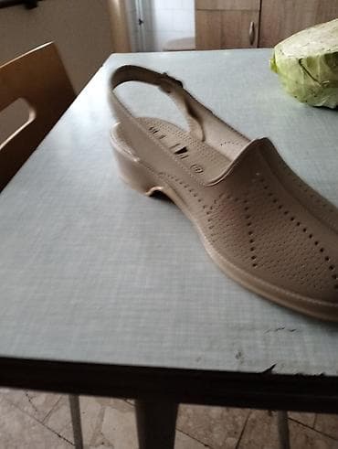 Ženske bež sandale/cipele sa otvorenom petom i kaišem - Model