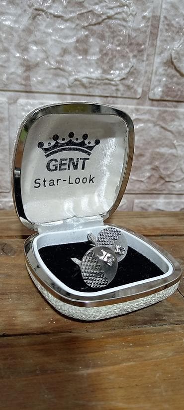 Kancelarijski nameštaj: Kolekcija dekorativnih i sitnih vintage predmeta – idealno za — 10