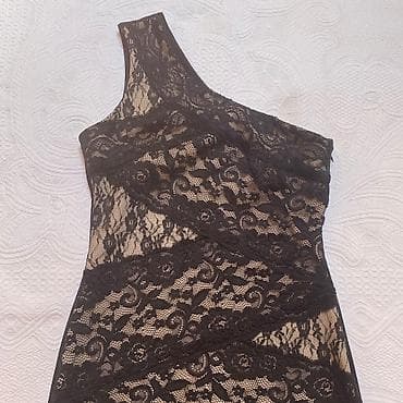 crne torbice sa lancem: Lipsy London haljina Jednom obucena, fakticki nova Na jedno rame — 4