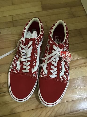 pantalone na crtu: Predstavljamo uniseks Vans Old Skool patike u crvenoj boji. Ove patike — 3