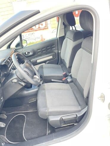 lidl kompresor za vazduh: Beli automobil marke Citroen C3 sa crnom maskom hladnjaka i crnim — 11