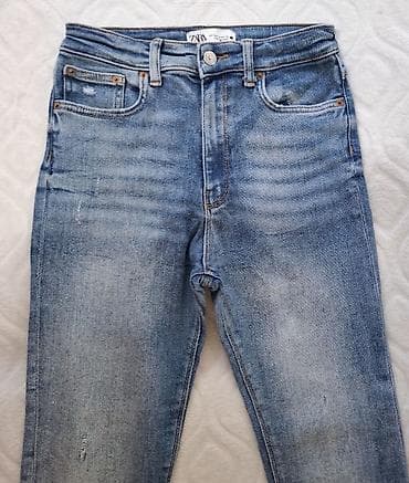cizme sa grejacima: ZARA ženske farmerke – skinny kroj, svetlo plavi isprani džins - — 3