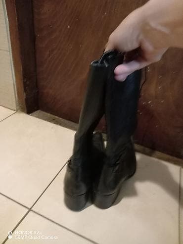 High boots: Crne kožne čizme do polovine lista, elegantnog špicastog vrha i sa — 2