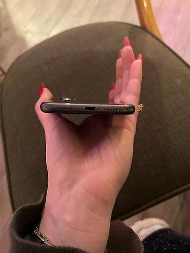 iphone 12 pro lalafo: Iphone 11 64gb, bez ostecenja
Dolazi u original kutiji sa USB-om — 2