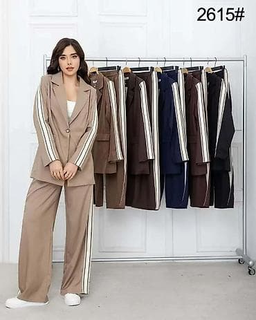 Dukserice: Ženski kompleti – modeli 2615 i 2626 Model 2615: - Dvodelni komplet — 1
