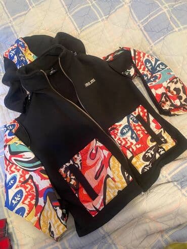 bomber jakna pull and bear: Komplet jakna i torba 1500 komad
1500 din torba 
1500 din jakna — 4