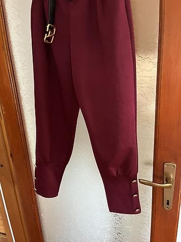 Pantalone: Elegantne bordo ženske pantalone sa pojasom - Model: slim/peg fit — 2
