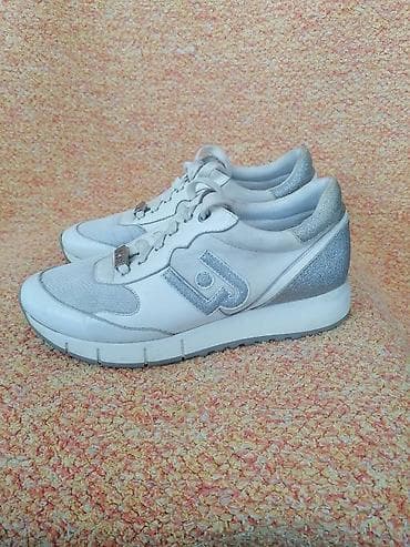 LIU JO original patike br 37, duzina unutrasnjeg gazista 23,5 cm na lalafo.rs LIU JO original patike br 37, duzina unutrasnjeg gazista 23,5 cm
