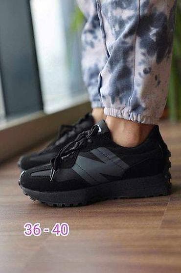 metro bele patike: New Balance

cena 4000 dinara — 2