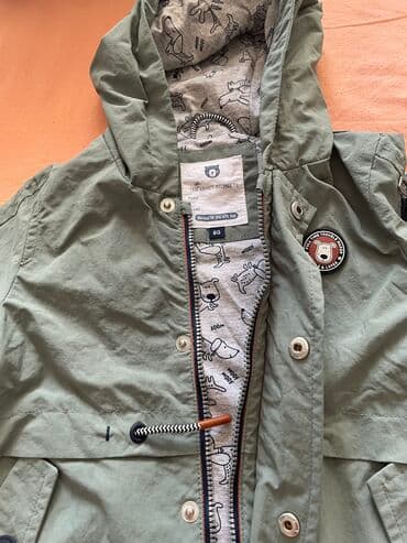 Jaknica za prelazni period, velicina 80, pogodna i kada pada kisa jer