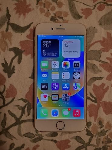 iphone 8 plus cena: Prodajem iPhone 8, 64GB, odlično očuvan, bez oštećenja, polovan — 1
