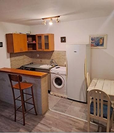 rent apartment novi sad long term: Zvezdara, Bulbulder blizina,centra, Djermai,zdajem stan u zasebnoj — 5