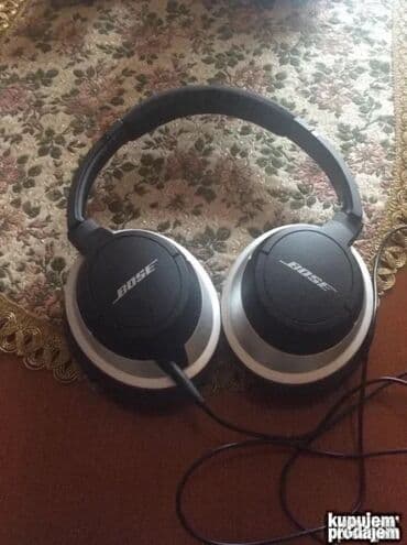 Original BOSE slusalice Manji model Zvuk je izuzetan zgodne zbog na lalafo.rs Original BOSE slusalice Manji model Zvuk je izuzetan zgodne zbog