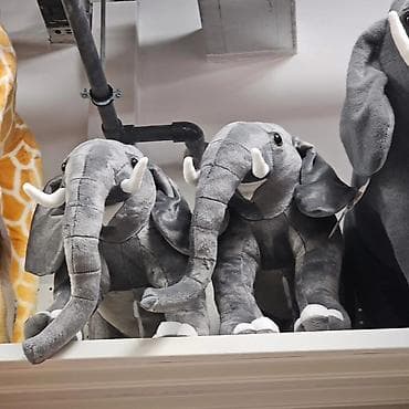 Slon igracka plisana Imamo u ponudi vece i manje Veci slon: 7200 din — 10