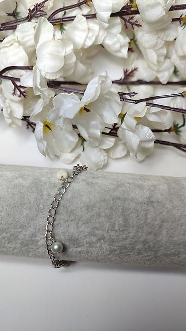 paterson satovi: Srebrnkasta narukvica sa bisernim privescima - Elegantna lančana — 1